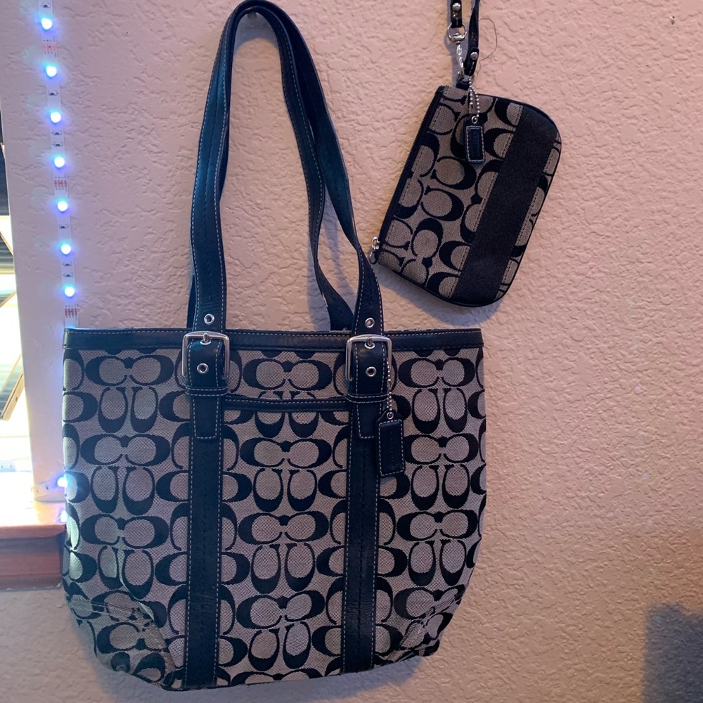 Black coach purse with wristlet